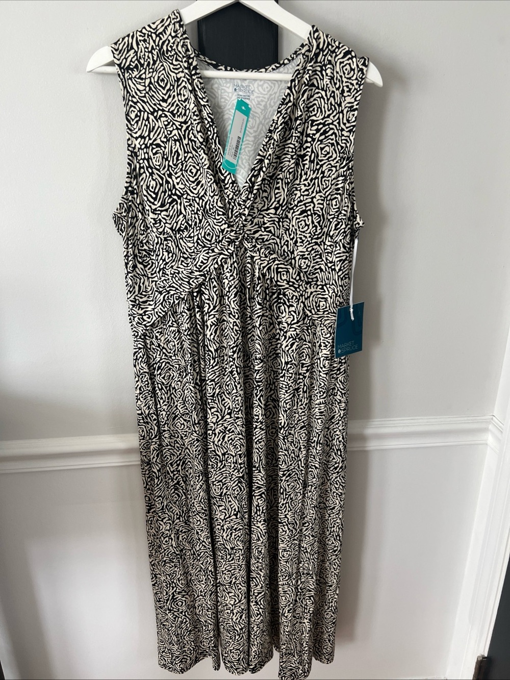 Market & Spruce Black and White Twist-Front Maxi Dress